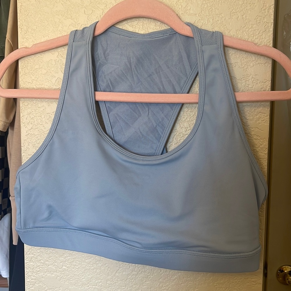 Senita sports bra!